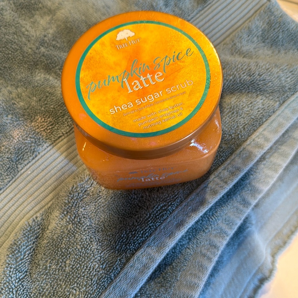 Tree hut Brand new pumpkin spice latte scrub